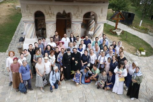 Biserica „Sfântul Dumitru-Poştă”, haina nobleţii pe umerii tinereţii Poza 377214