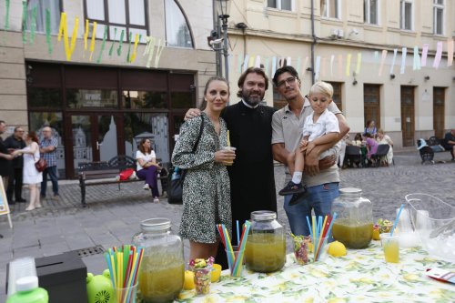Biserica „Sfântul Dumitru-Poştă”, haina nobleţii pe umerii tinereţii Poza 377215