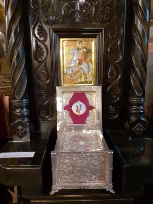 Biserica „Sfântul Dumitru-Poştă”, haina nobleţii pe umerii tinereţii Poza 377219