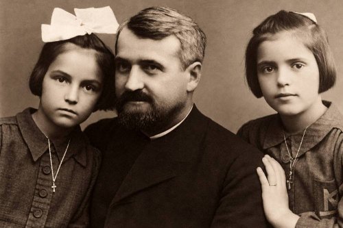 Sfântul Dumitru Stăniloae și soția, Maria, modele de smerenie și discreție în naturalețea unei vieți simple de familie Poza 377250