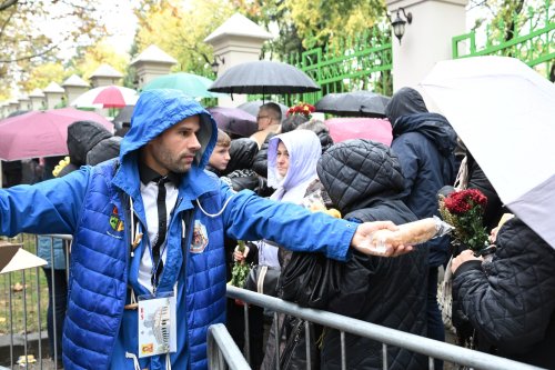 Frigul şi ploaia, suportate şi cu un dar de la protoierii