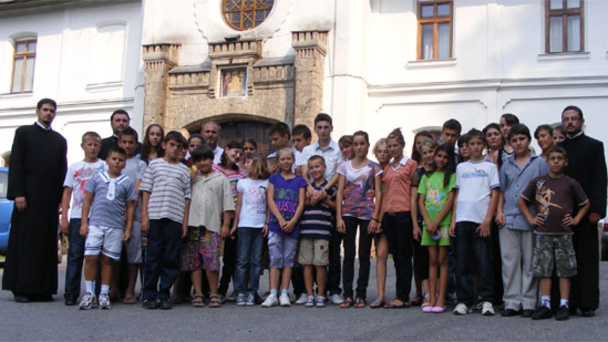 Tabără la Tismana pentru elevii din Vâlcea
