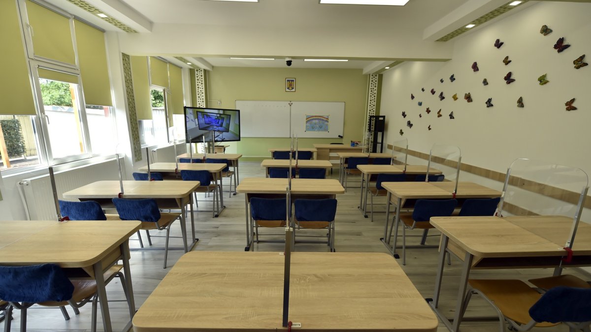 Vacanță școlară de două săptămâni, de luni