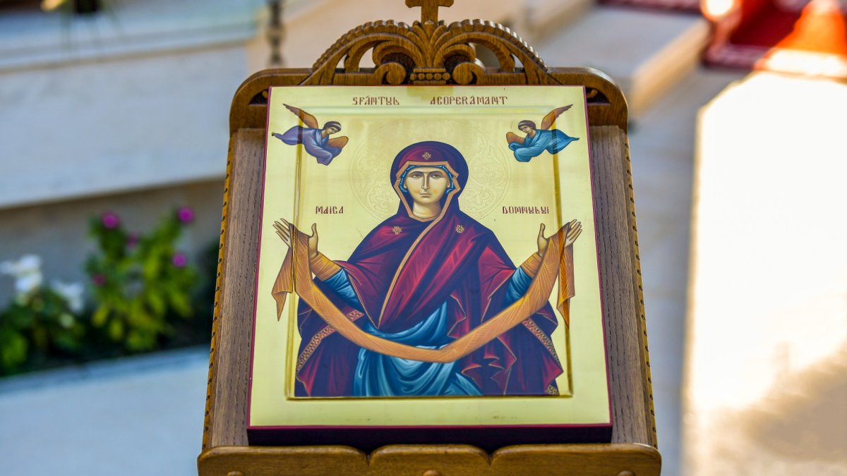 Acatistul Sfântului Acoperământ al Maicii Domnului (1 octombrie)