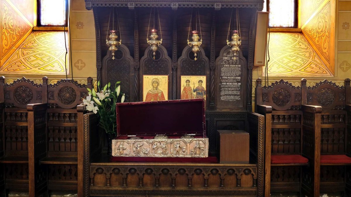 Sfântul Ierarh Nifon sărbătorit la Craiova și Târgu Jiu