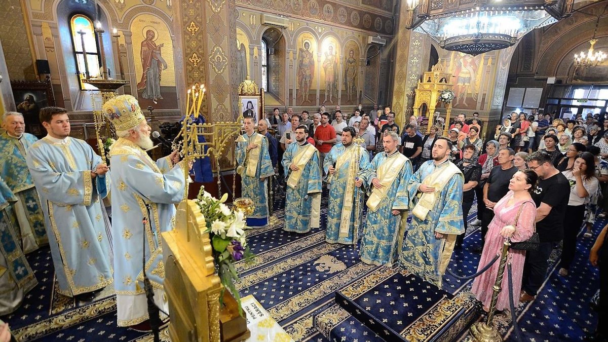 Popas de rugăciune la Catedrala Arhiepiscopală din Târgoviște