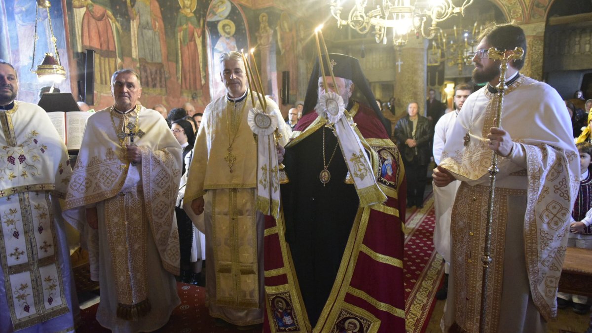 Liturghie arhierească în biserica brâncovenească din Făgăraș