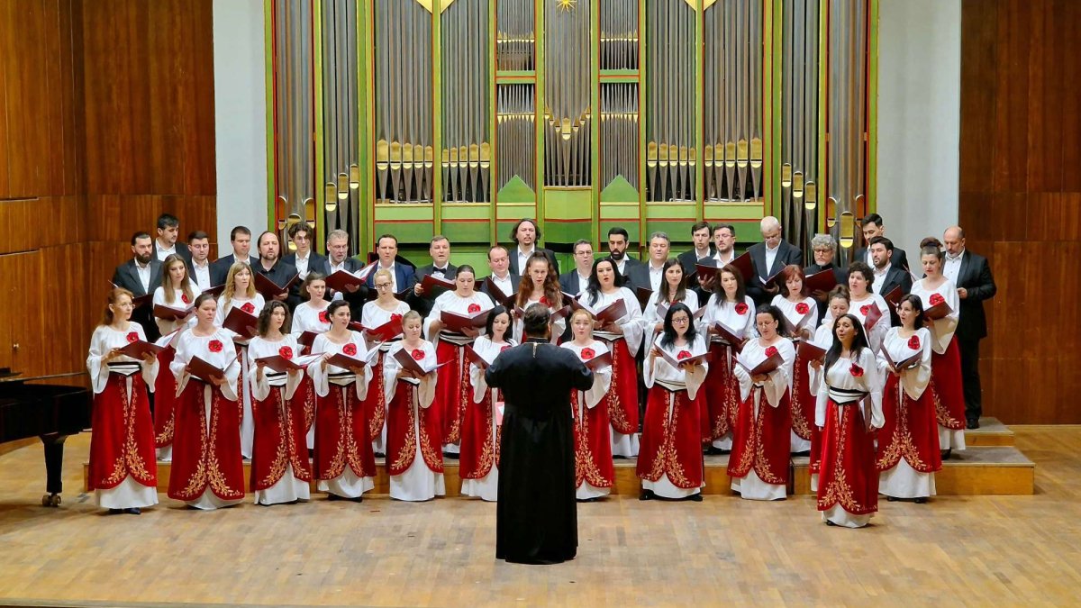 Corala Patriarhiei Române a concertat la Universitatea Naţională de Muzică
