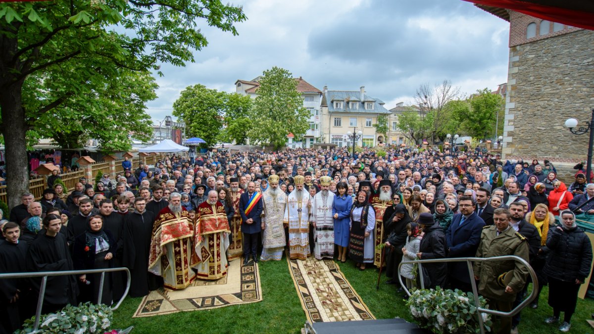 Sărbătoarea Sfântului Gheorghe a reunit în rugăciune sute de botoșăneni