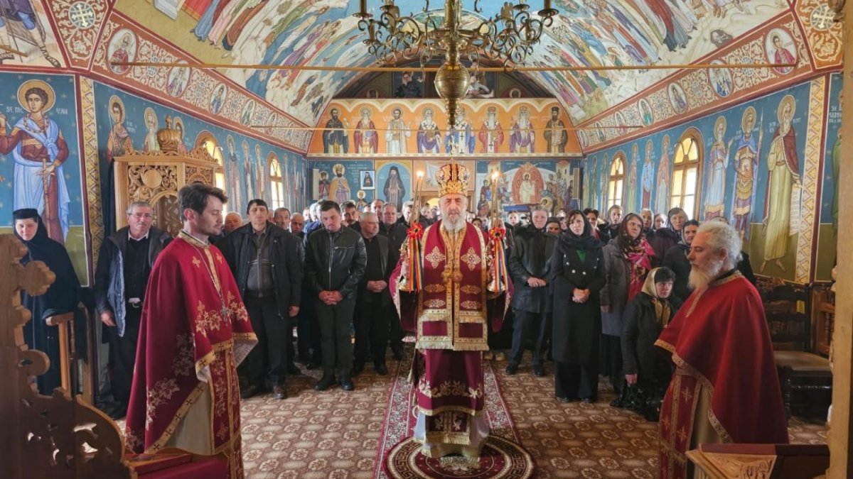 Liturghie la Mănăstirea „Sfântul Mare Mucenic Gheorghe” de la Țeț, Alba