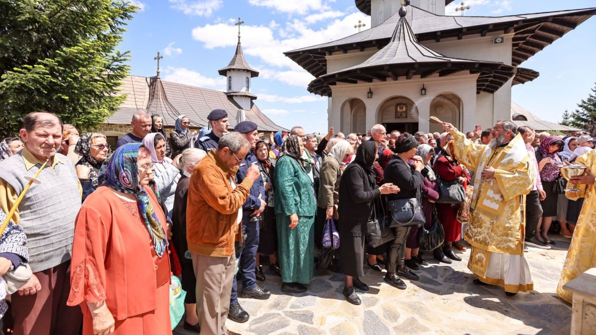 Izvorul Tămăduirii prăznuit la Mănăstirea Trotușanu
