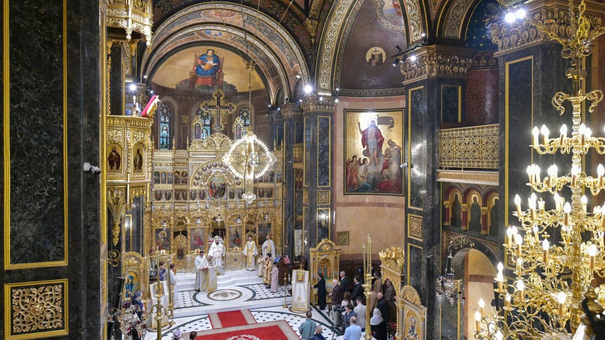 Strălucire liturgică la o biserică istorică monumentală
