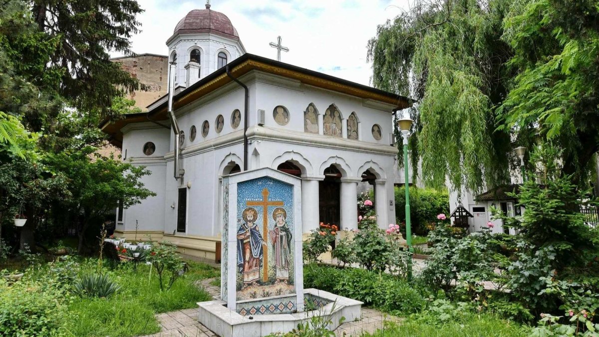 Sclipirile Luminii: Biserica „Sfinţii Împăraţi Constantin şi Elena”-Cișmigiu