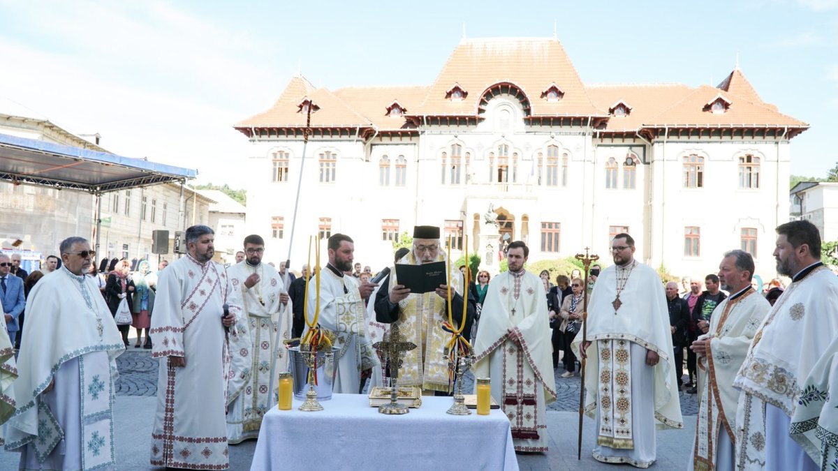 Sfințirea Bisericii „Sfântul Nicolae”- Popa Savu din municipiul Câmpulung Muscel