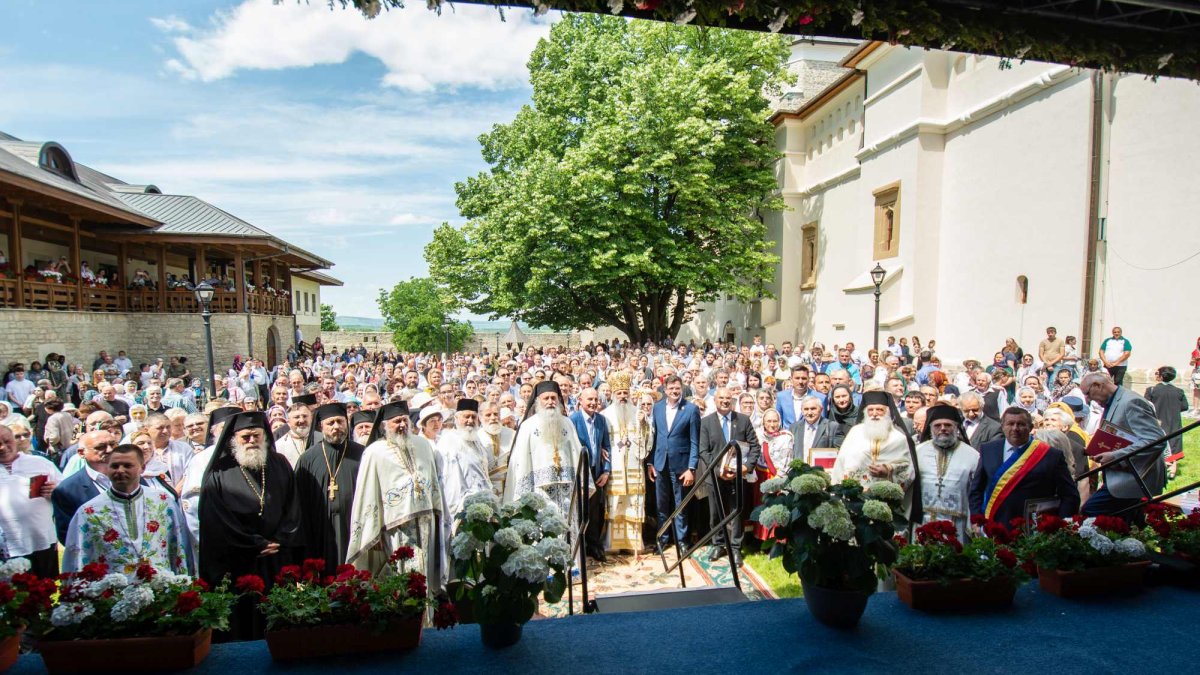 Biserica Mănăstirii Bârnova a primit haina cea nouă a sfințirii