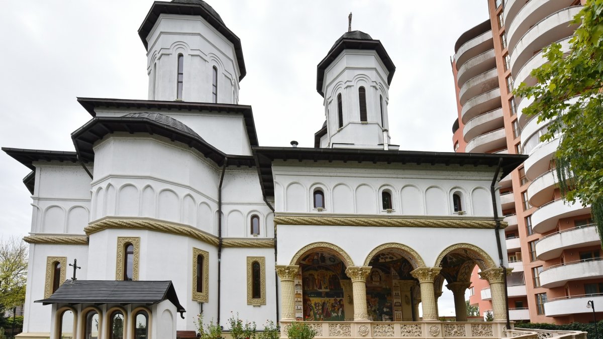 Sclipirile Luminii: Parohia „Sfânta Vineri”-Pajura din Bucureşti