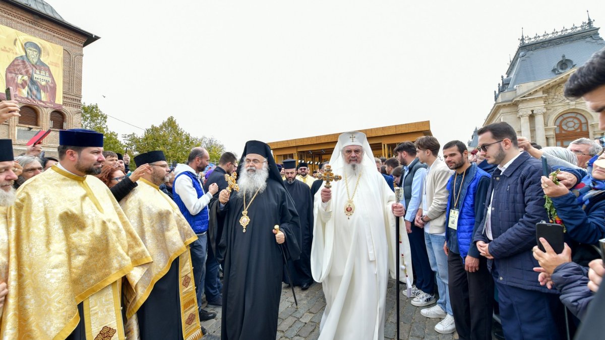 Sclipirile Luminii: Procesiunea „Calea Sfinţilor”, Bucureşti