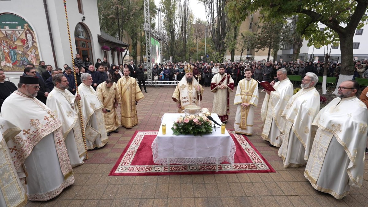 Sfințirea bisericii Parohiei „Tuturor Sfinților Români” din Capitală