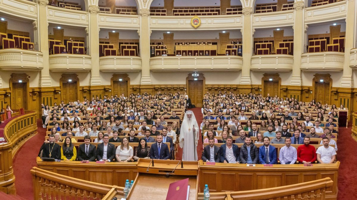 Peste 600 de voluntari premiați în Aula Magna „Teoctist Patriarhul”