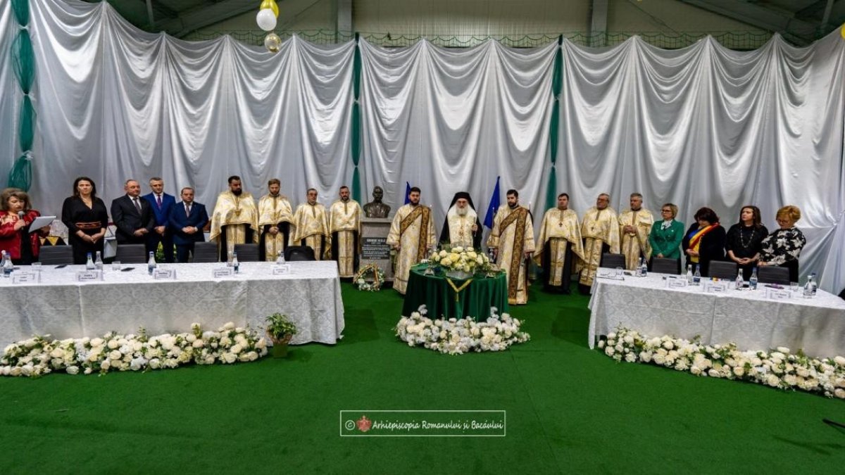 Binecuvântarea clădirii Școlii Generale „Gheorghe Nicolau” din localitatea Români, Neamț