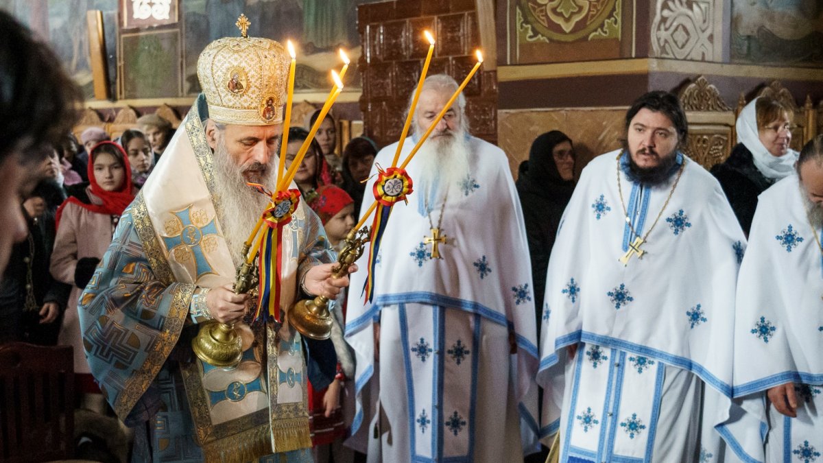 Rugăciune și binecuvântare arhierească la hramul Mănăstirii Peștera