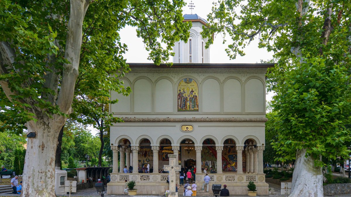 Moaștele Sfintei Paraschevi din Grecia, aduse la hramul unei biserici din Capitală