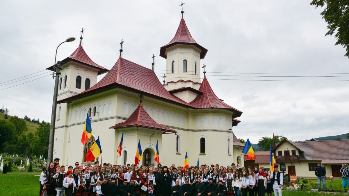 Tinerii, între credință și provocările lumii moderne
