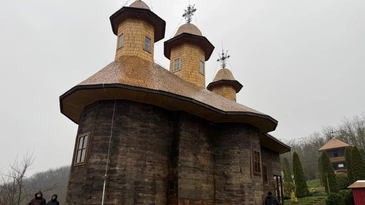 O bijuterie a artei populare, sculptată în lemn, a fost salvată