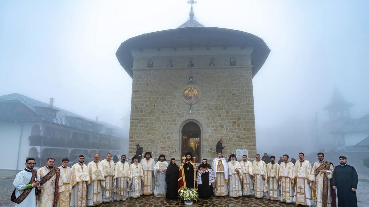 Liturghie arhierească la Mănăstirea Măgura Ocnei