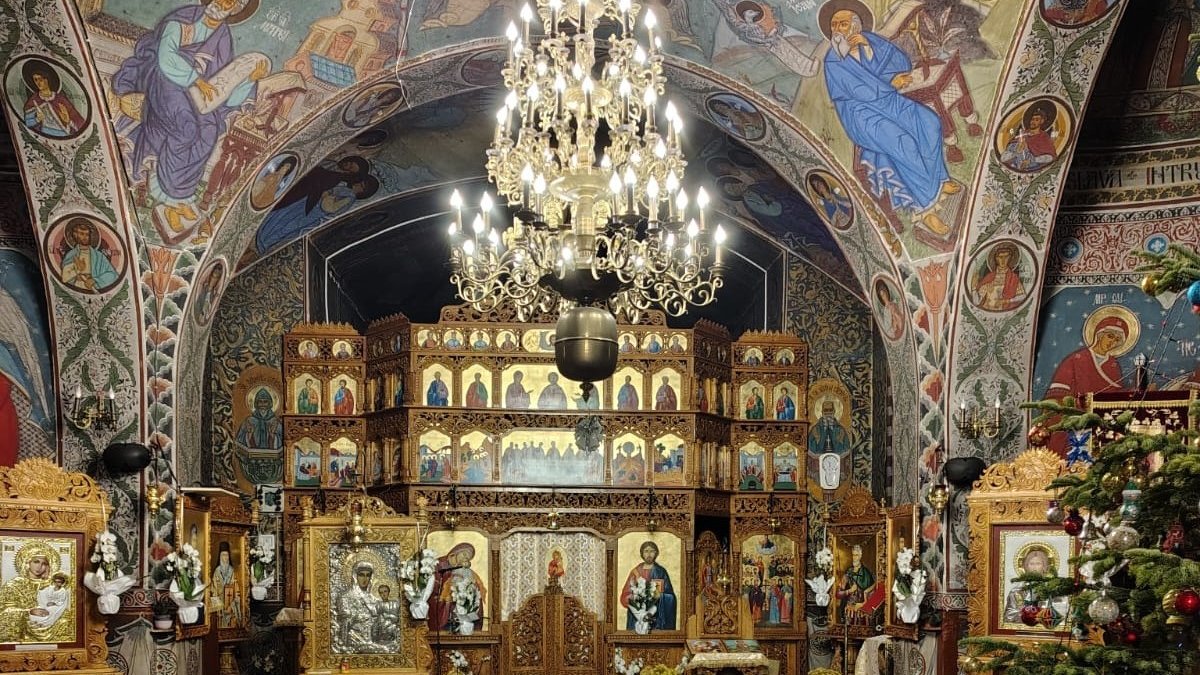 Moaștele Sfântului Ierarh Nectarie la o parohie din județul Prahova