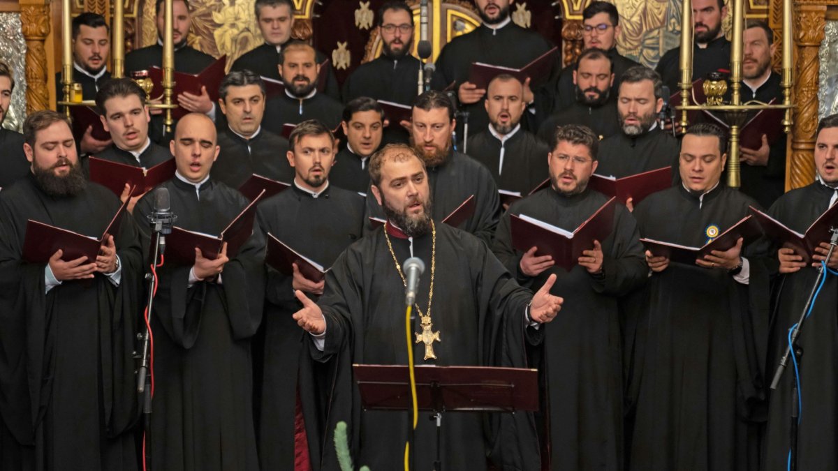 Primul concert de colinde al Grupului „Tronos” la Mănăstirea Cernica