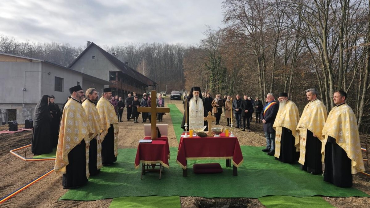Piatră de temelie pentru noua biserică de la Mănăstirea Livezile, judeţul Alba