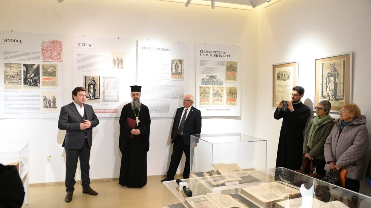 Expoziție de carte veche la Muzeul Național al Literaturii Române