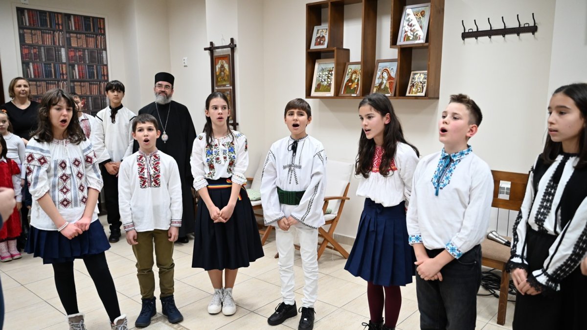 Expoziție de icoane pictate de elevii Școlii Gimnaziale „Sfântul Arsenie  de la Prislop” din Deva