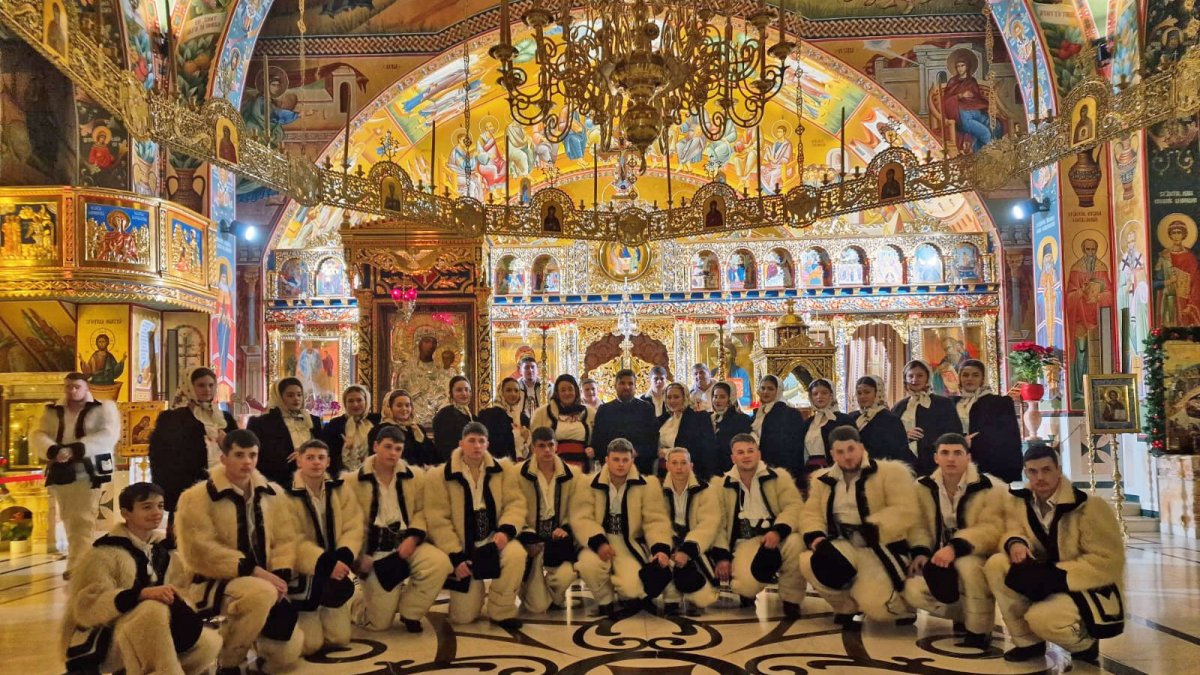 Bucuria colindelor la mănăstirea teleormăneană Pantocrator