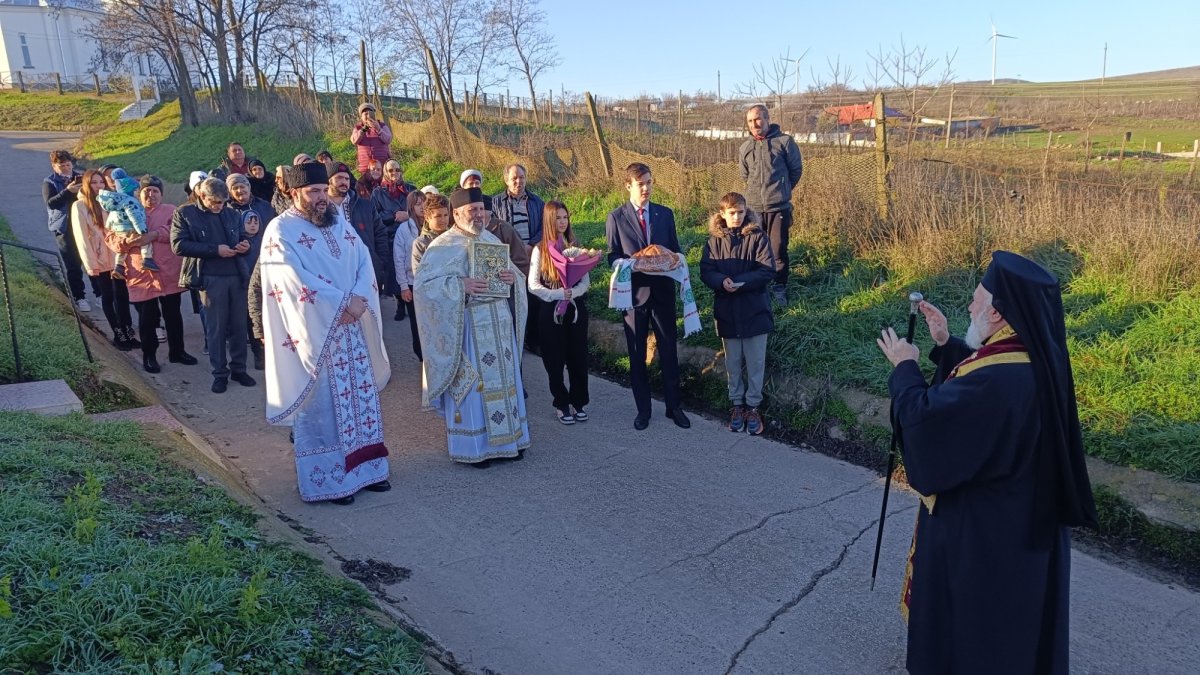 Sfințire de troiță în Parohia Mihai Bravu din Episcopia Tulcii 