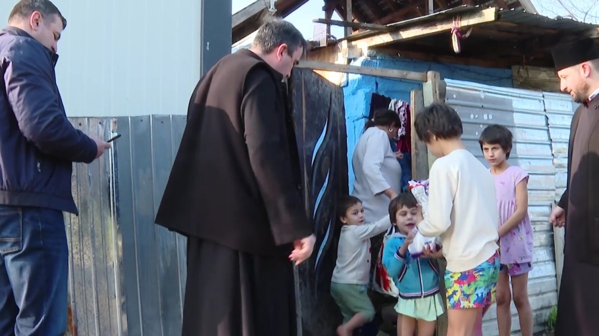 Daruri de sărbători pentru familii defavorizate din județul Prahova