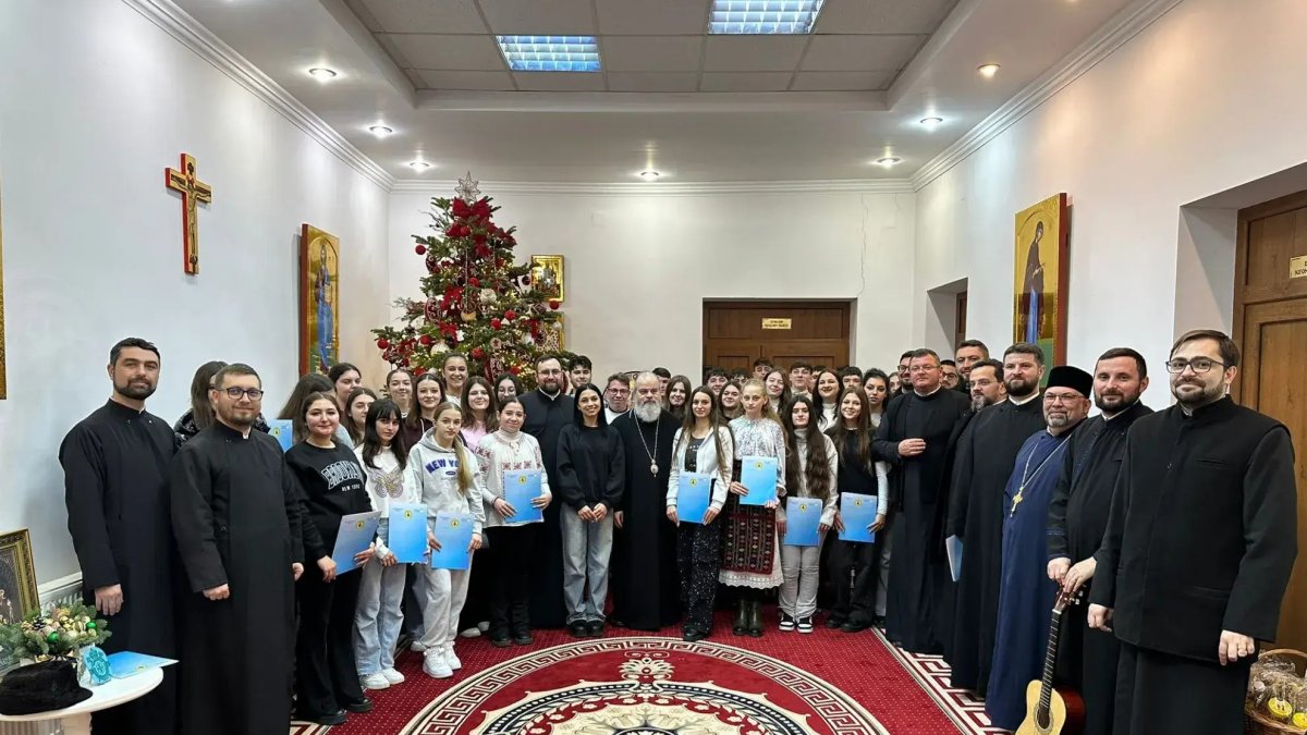 Colindători la Episcopia Hușilor