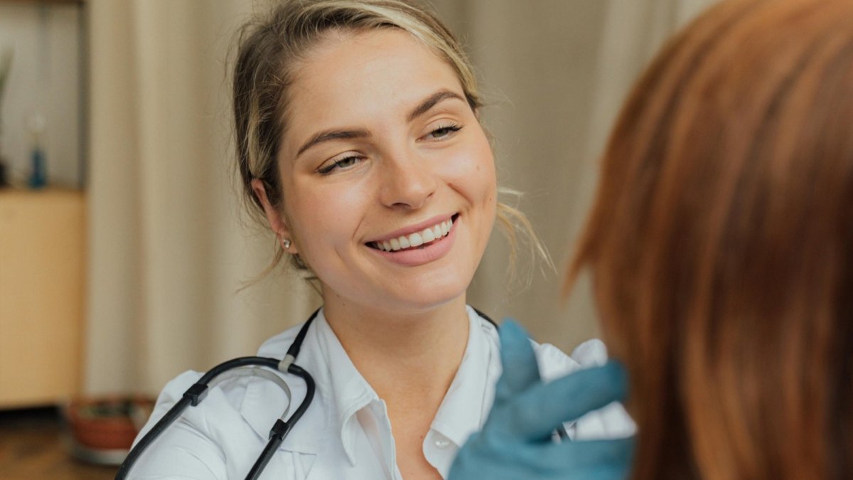 Legătura dintre problemele tiroidiene și căderea părului