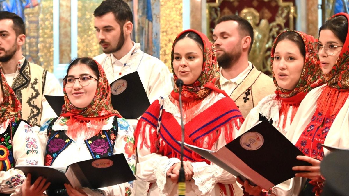 Cete de colindători la Centrul eparhial Oradea