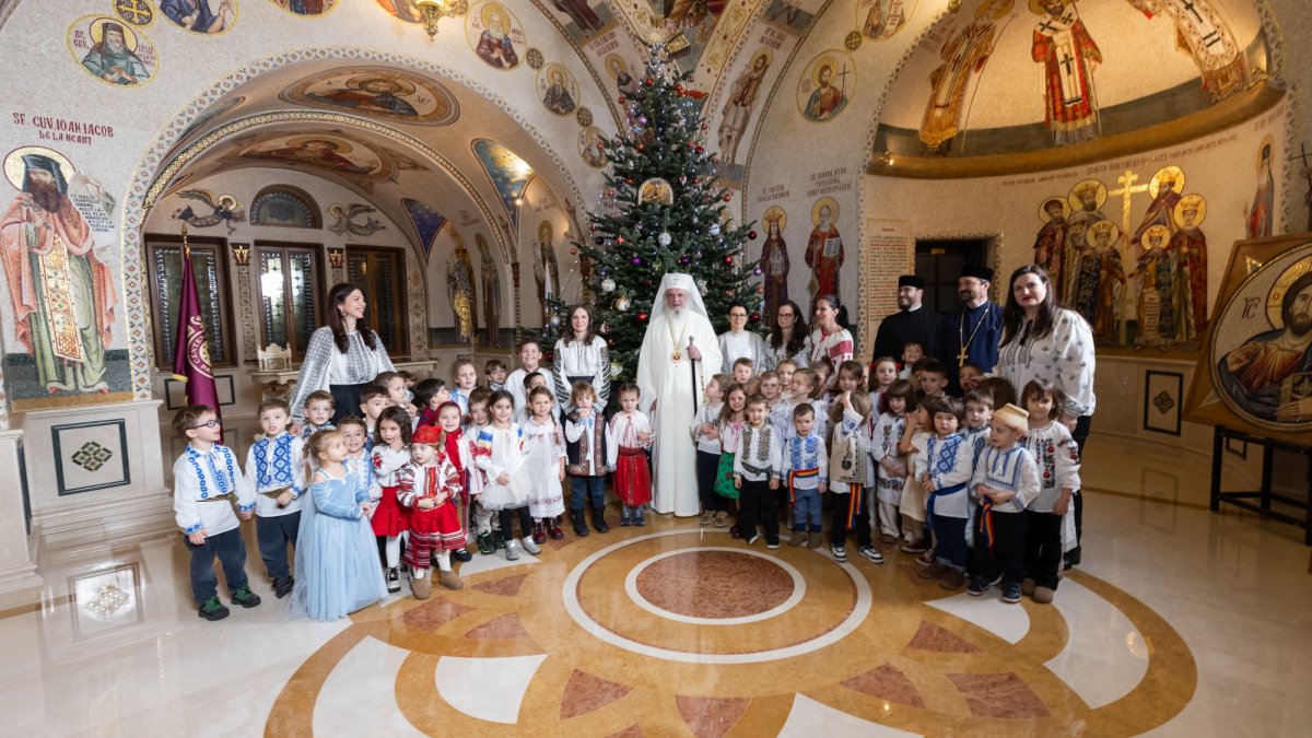 Cete de colindători la Reședința Patriarhală