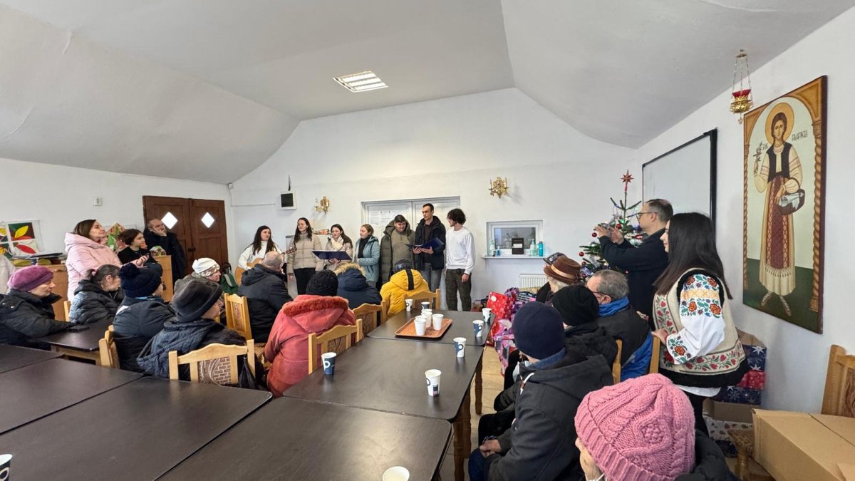 Colinde și daruri pentru vârstnici la Cantina „Sfânta Filofteia”
