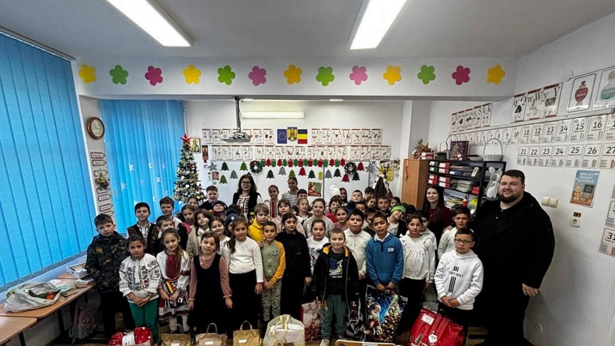 Daruri pentru elevi din zone defavorizate oferite prin implicarea unor profesori ieșeni