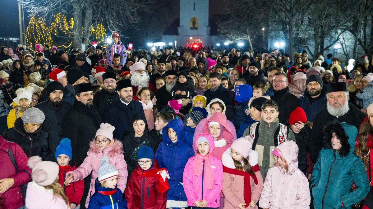 Veșnicul Dumnezeu coboară în timp și își asumă firea noastră umană