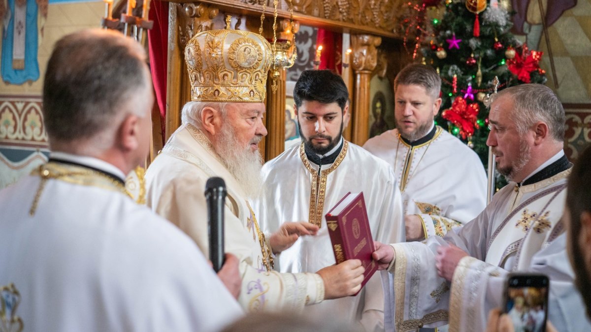 Binecuvântare arhierească în Biserica „Sfântul Dumitru” din Bistrița
