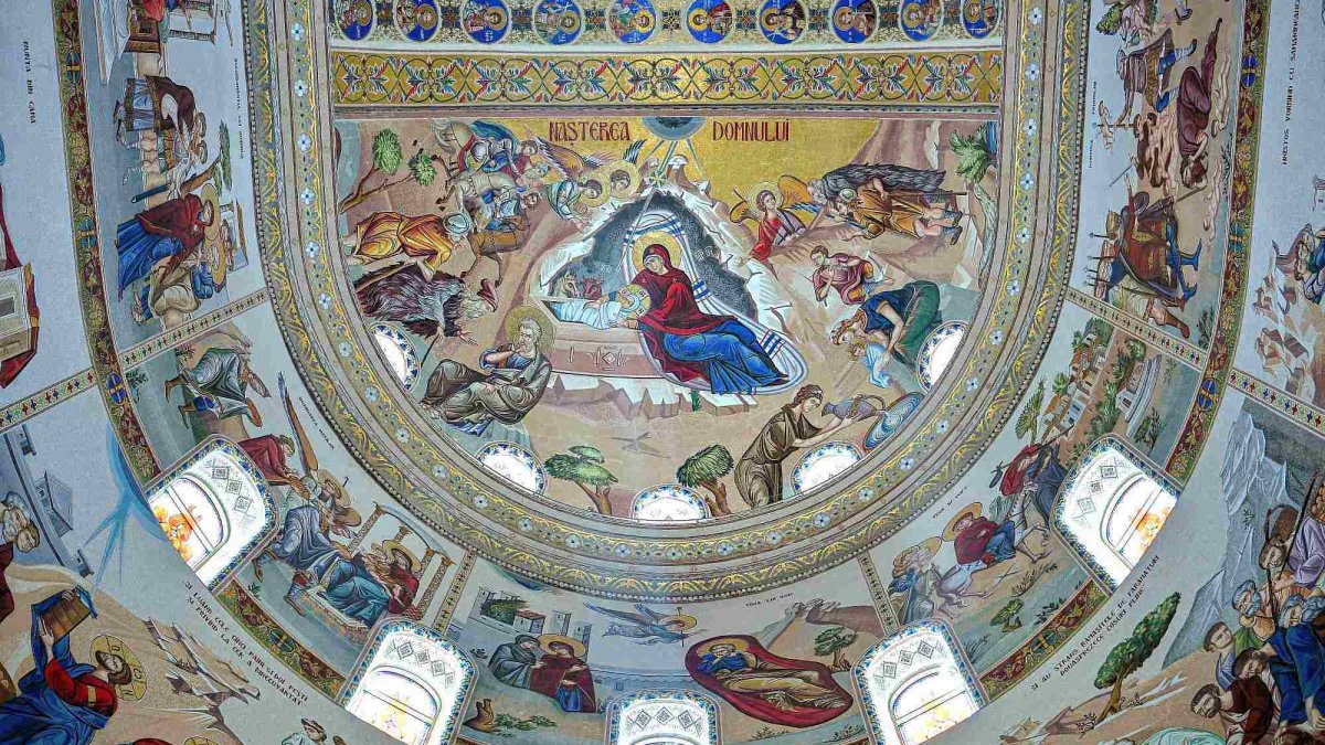 Hristos Se naște ca pe noi să ne mântuiască