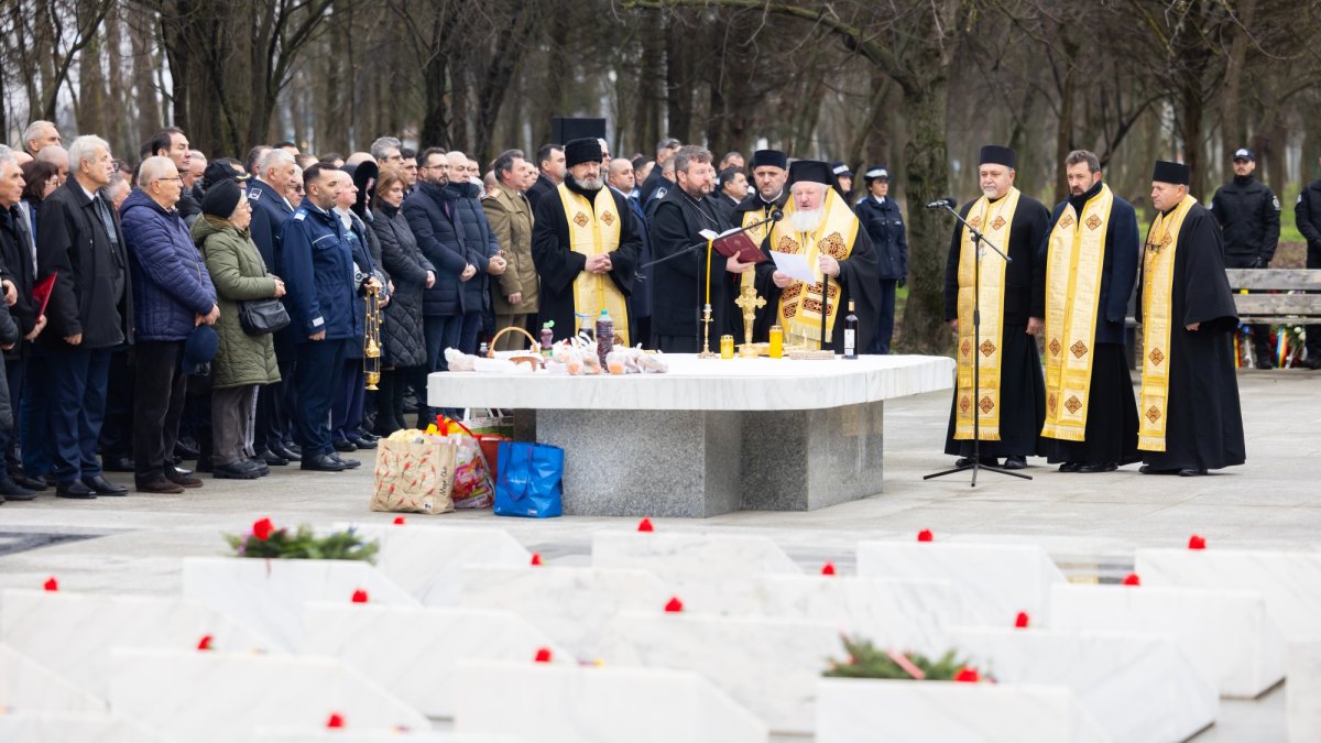 Slujbă de pomenire pentru eroii Revoluției la Aeroportul Otopeni