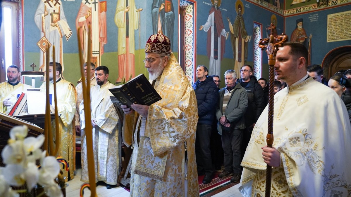 Slujire arhierească la un schit argeșean