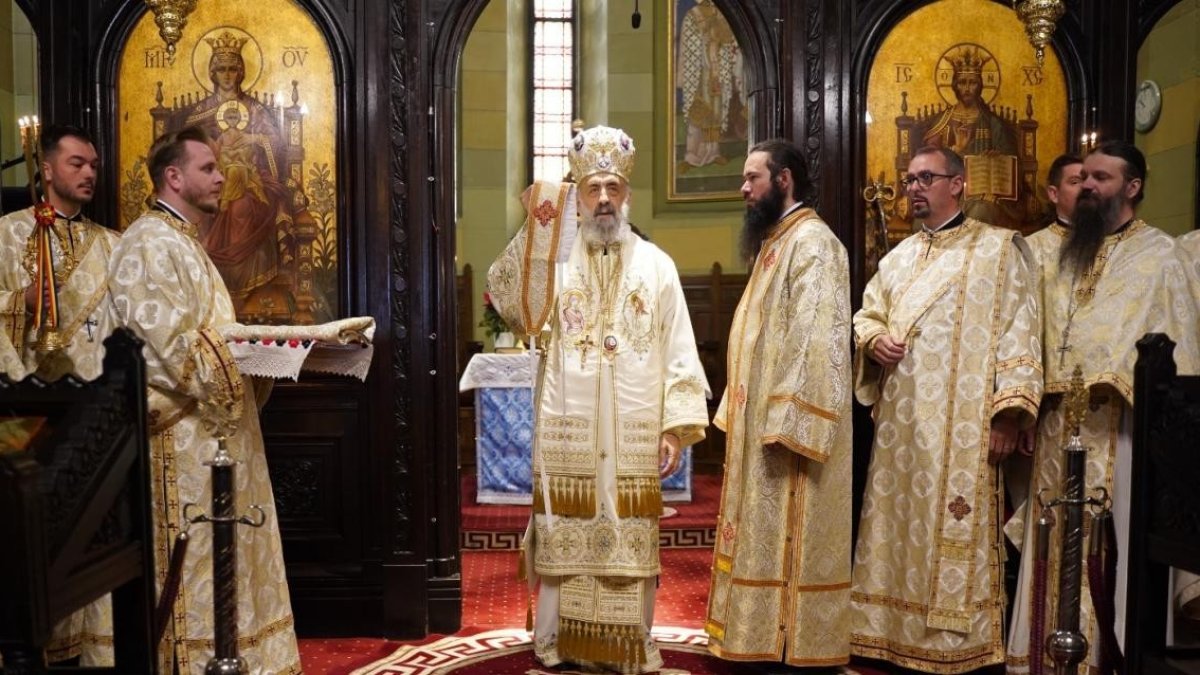 Liturghie arhierească la Catedrala Reîntregirii din Alba Iulia