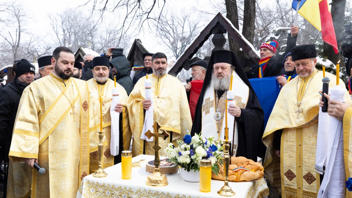 Pomenirea poetului național Mihai Eminescu la mormântul lui din Capitală 